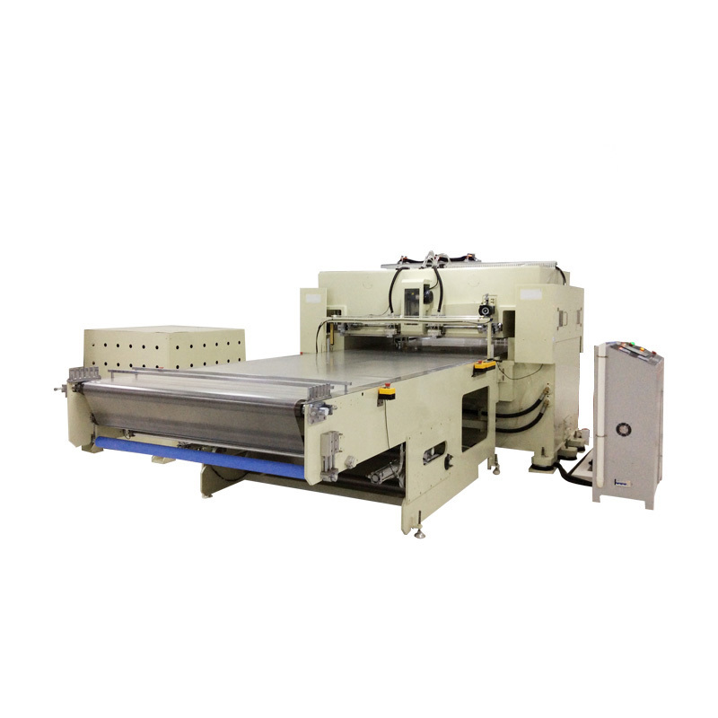 全(quan)自動大型RTC偏(piān)光片模切機(ji)